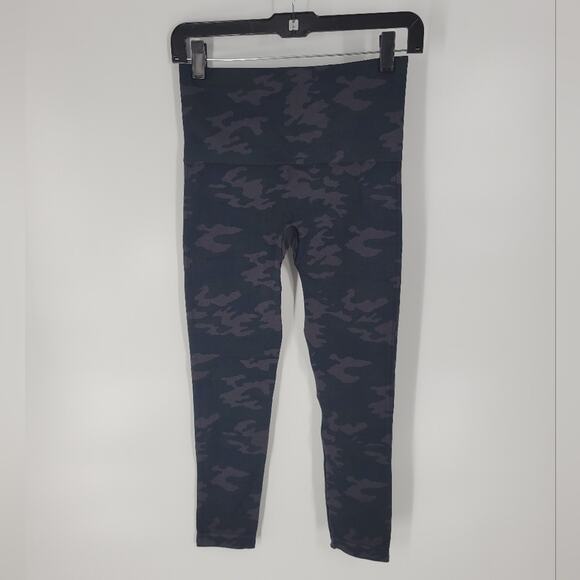 Spanx Black Camo Look at Me Now Seamless Cropped Leggings XL - Picture 3 of 9